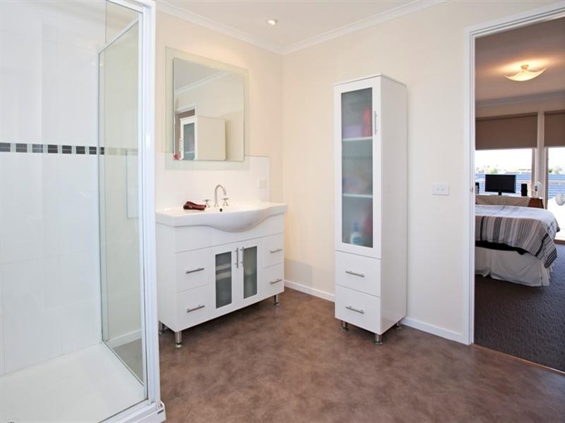 25 Carbine Drive, St Albans Park VIC 3219