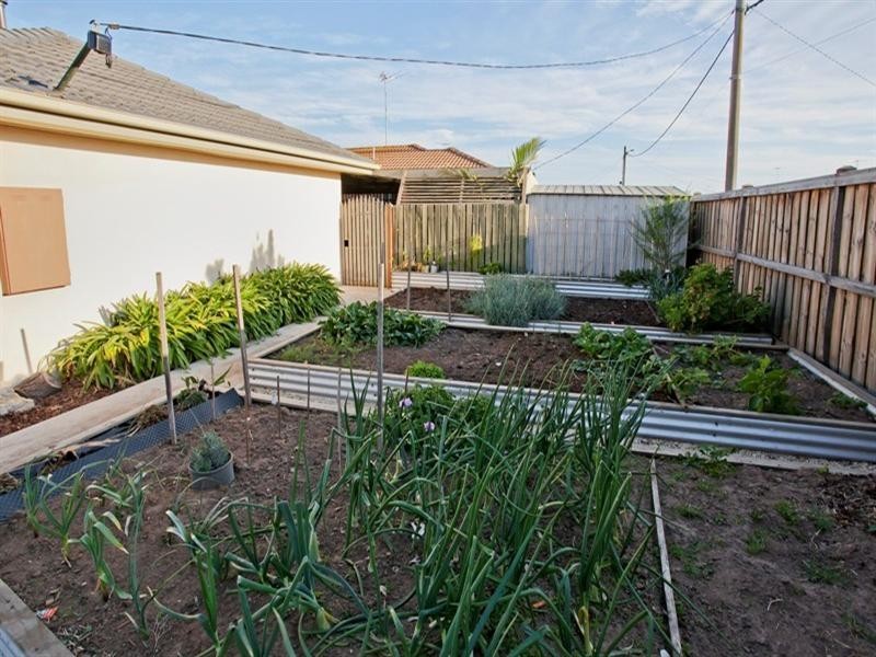 25 Carbine Drive, St Albans Park VIC 3219