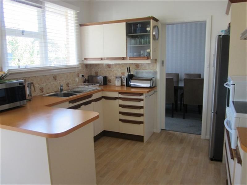 1 Carroll Road, Highton VIC 3216