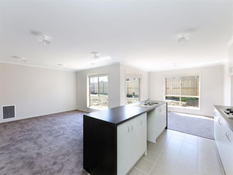 15 Viogner Place, Waurn Ponds VIC 3216