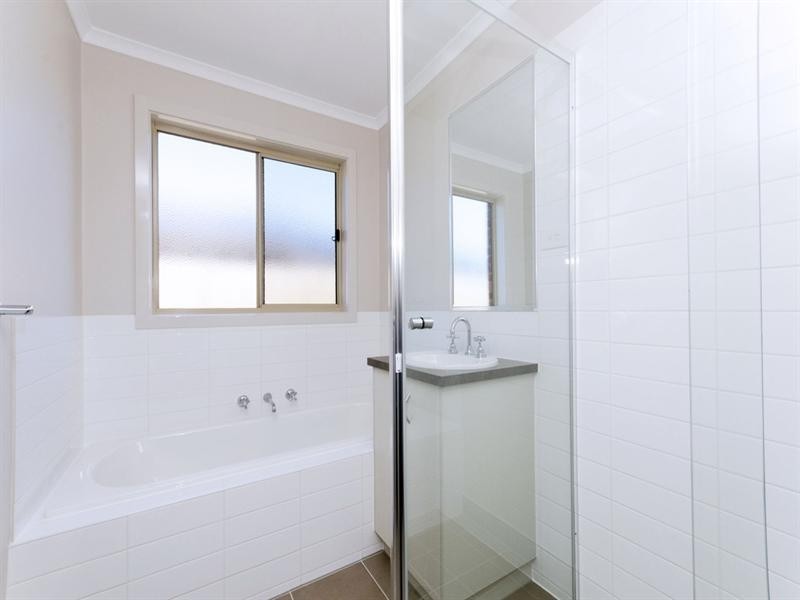 15 Viogner Place, Waurn Ponds VIC 3216