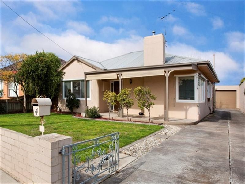 4 Maple Crescent, Bell Park VIC 3215