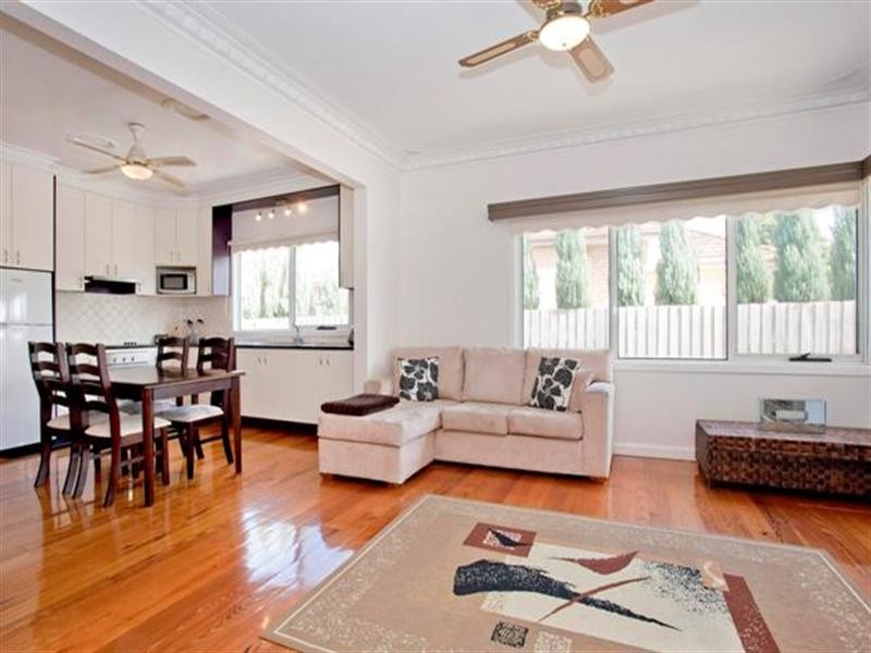 4 Maple Crescent, Bell Park VIC 3215