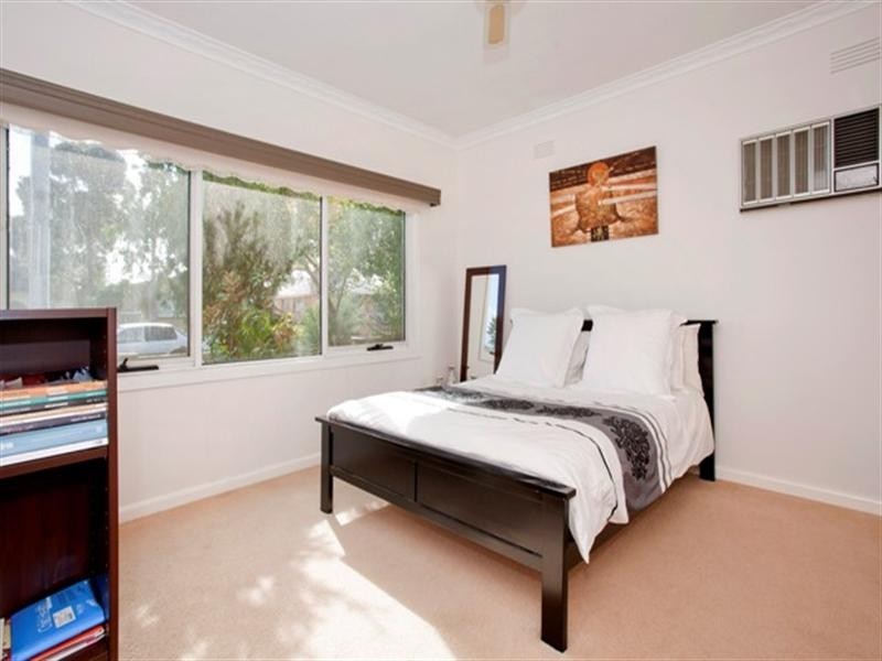 4 Maple Crescent, Bell Park VIC 3215