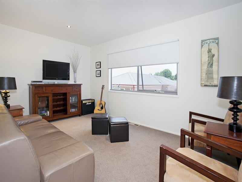 10 Elderslie Terrace, Newtown VIC 3220