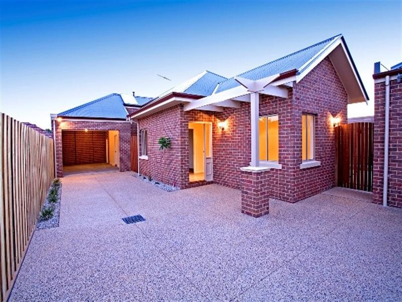 2/15 Sydenham Avenue, Manifold Heights VIC 3218