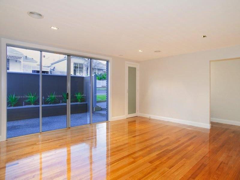 17 Bayswater Road, Newtown VIC 3220