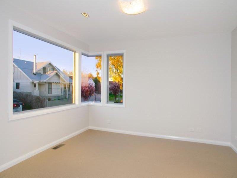 17 Bayswater Road, Newtown VIC 3220