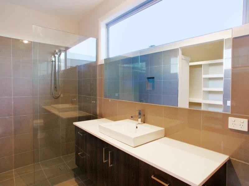 17 Bayswater Road, Newtown VIC 3220