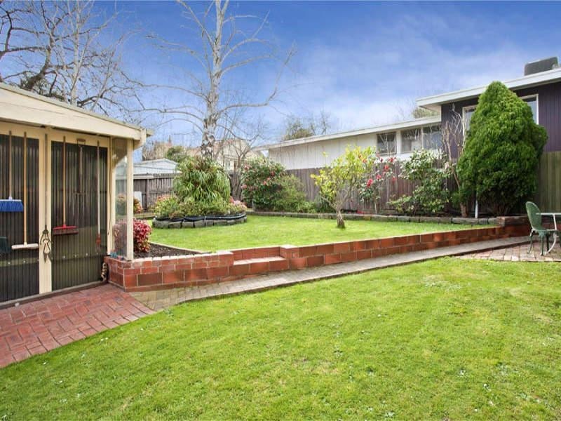 7 Mont Street, Newtown VIC 3220