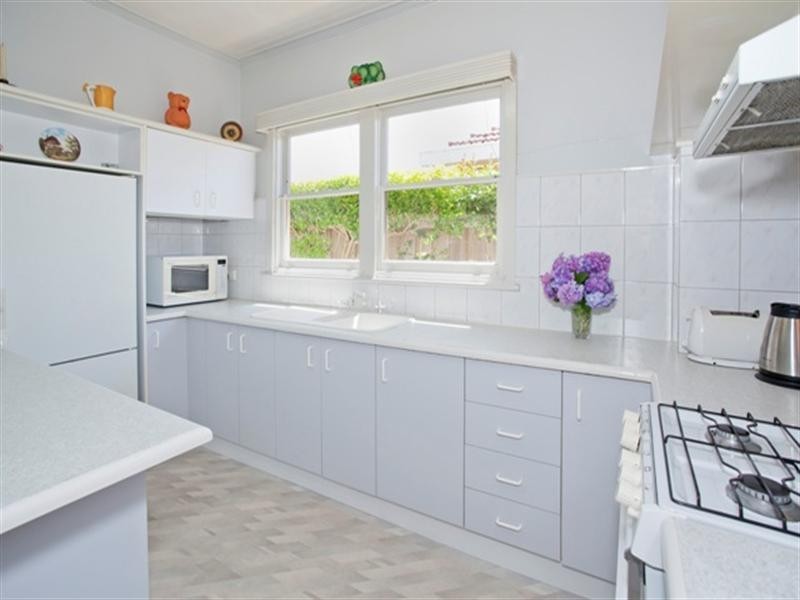 10 Calder Street, Manifold Heights VIC 3218