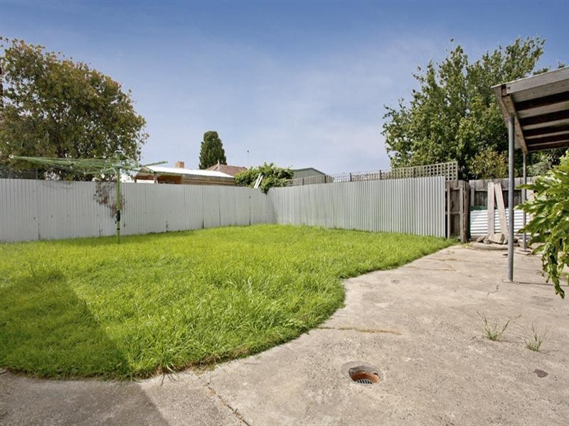 22 Charles Street, Newcomb VIC 3219