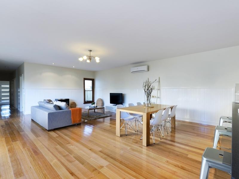 64 Breakwater Road, East Geelong VIC 3219