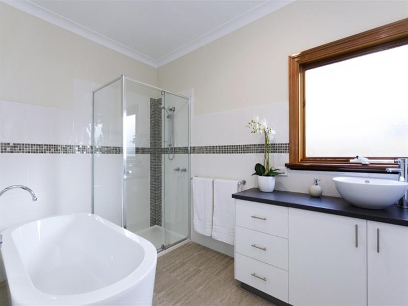 64 Breakwater Road, East Geelong VIC 3219