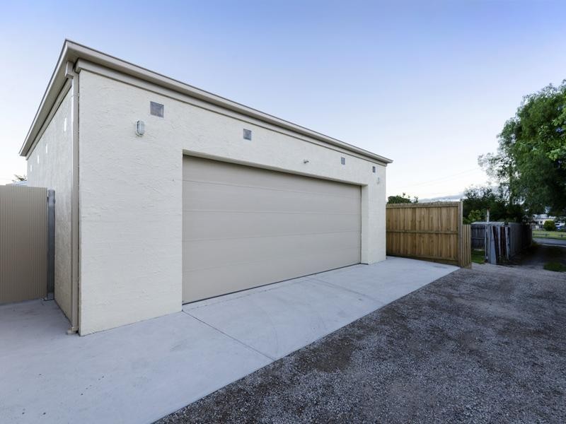 64 Breakwater Road, East Geelong VIC 3219