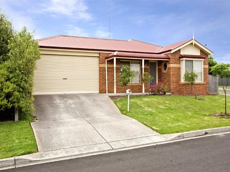 15 Huon Crescent, Leopold VIC 3224