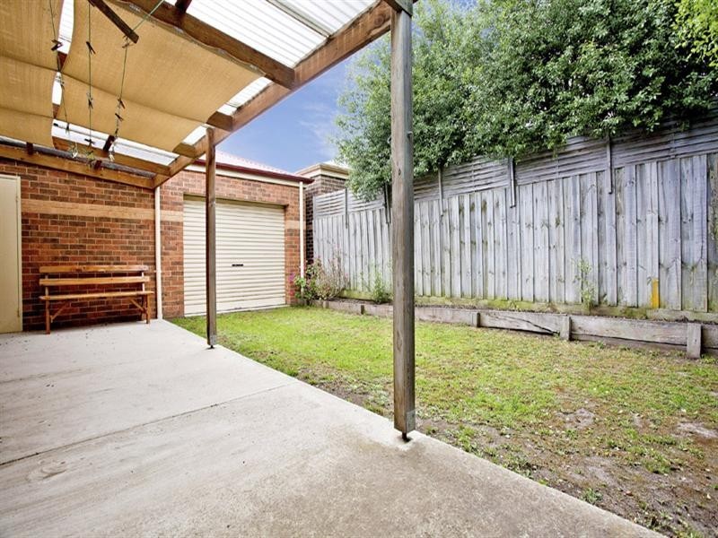 15 Huon Crescent, Leopold VIC 3224