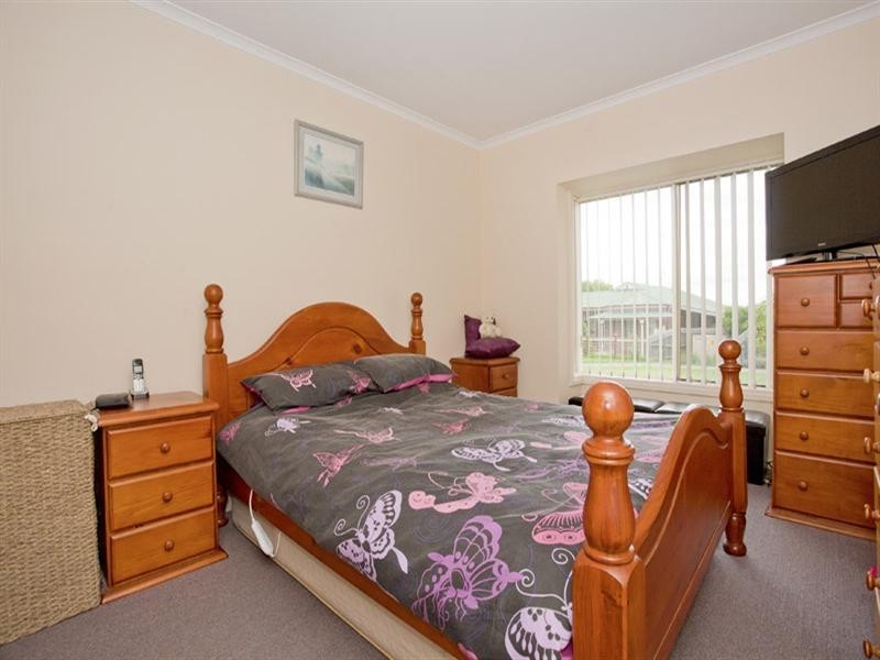 15 Huon Crescent, Leopold VIC 3224