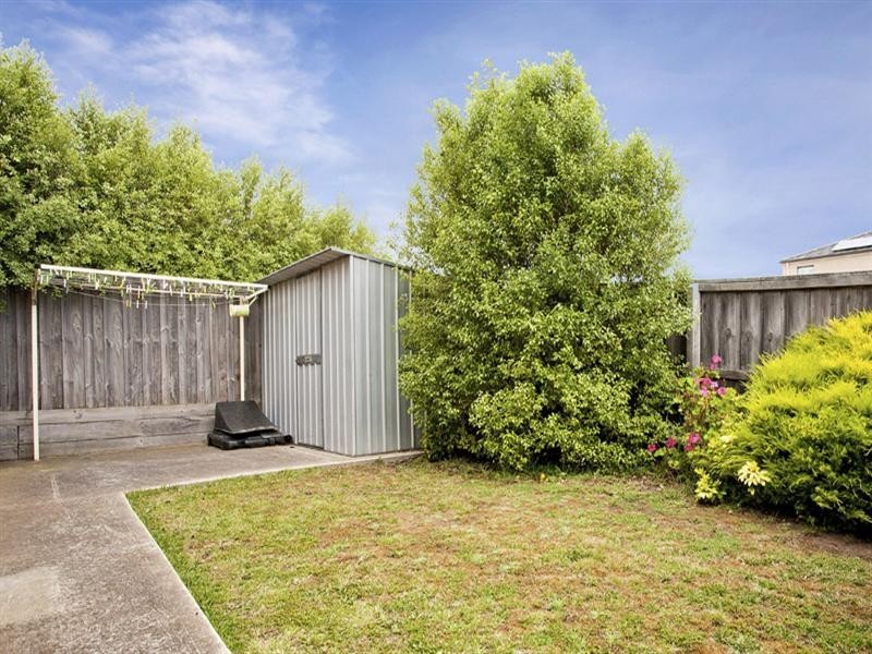 15 Huon Crescent, Leopold VIC 3224