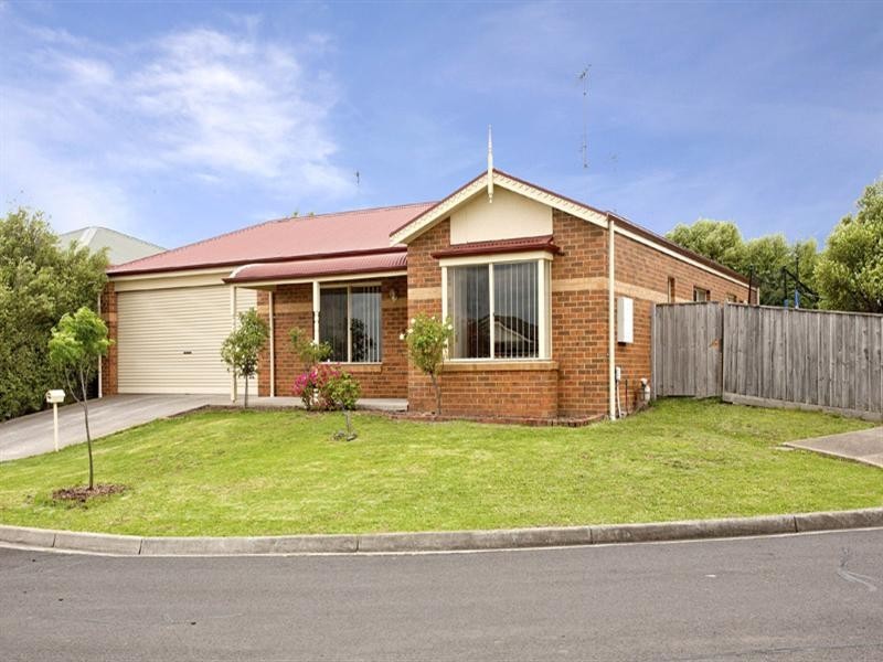 15 Huon Crescent, Leopold VIC 3224