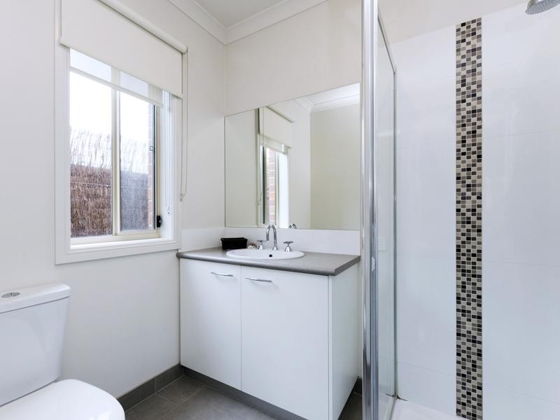 2/25 Finchaven Street, Herne Hill VIC 3218