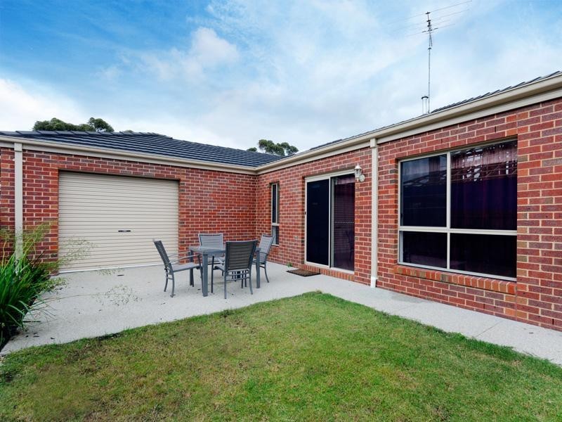 2/25 Finchaven Street, Herne Hill VIC 3218