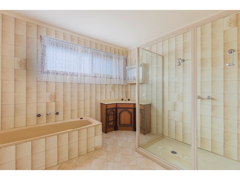 27 Queens Park Road, Highton VIC 3216