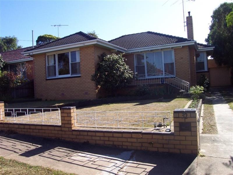 32 Cuthbert Avenue, Highton VIC 3216