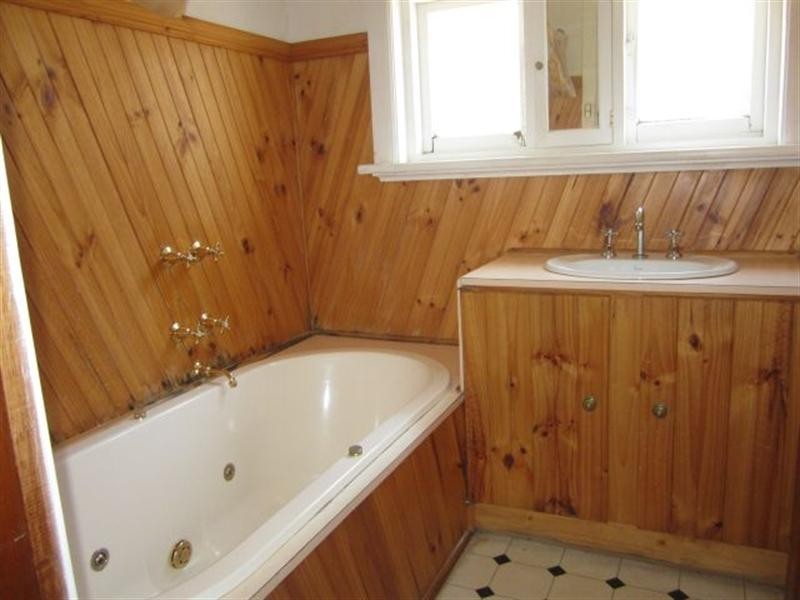 4 Roxby Street, Manifold Heights VIC 3218