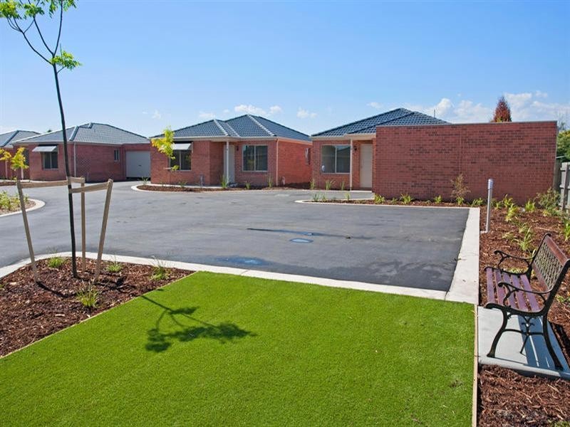 2/20 Trenton Parade, St Albans Park VIC 3219