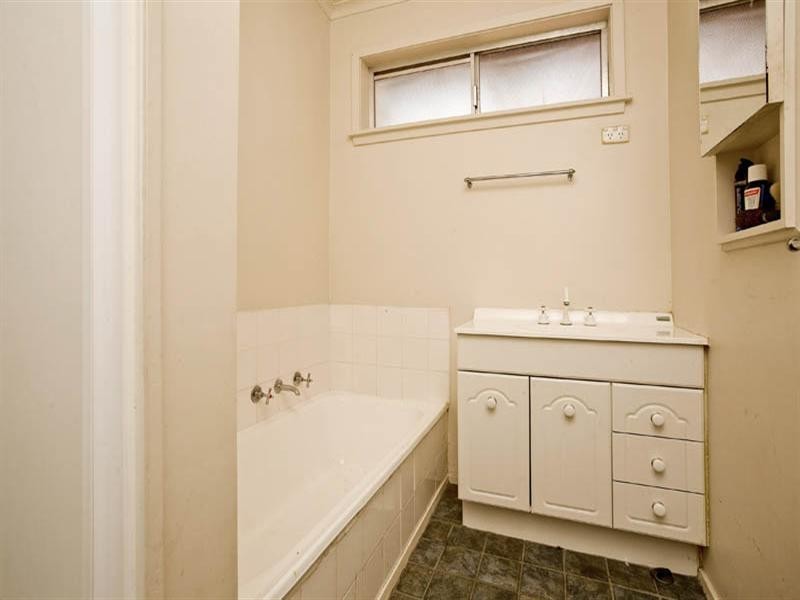 31 Hibiscus Crescent, Newcomb VIC 3219