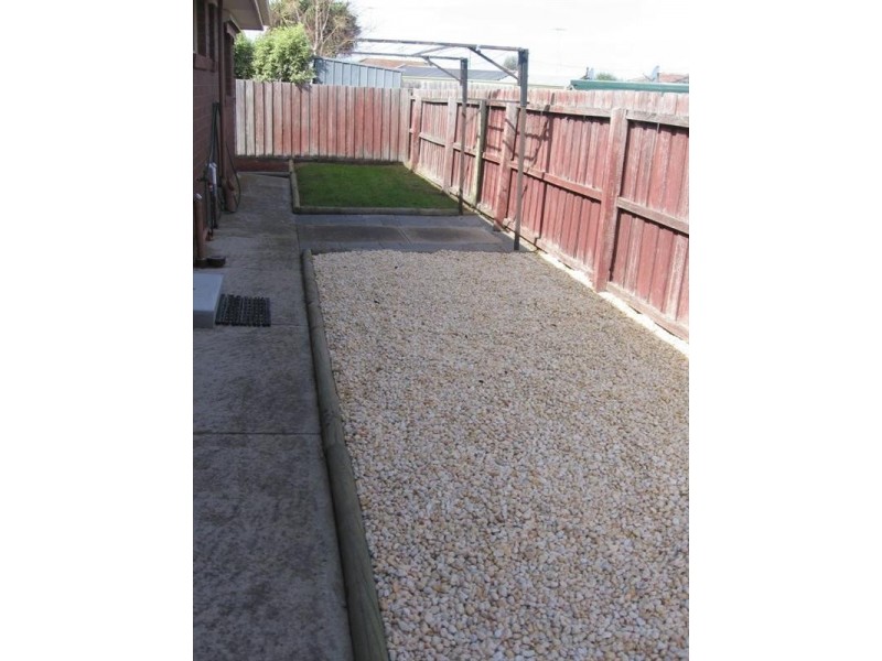 2/20 Hickey Street, Whittington VIC 3219