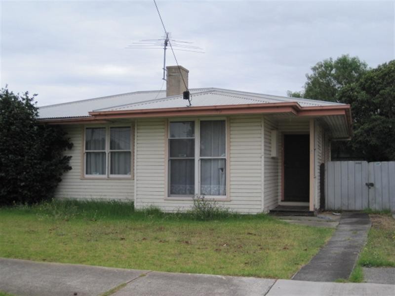 3 Watsonia Grove, Norlane VIC 3214