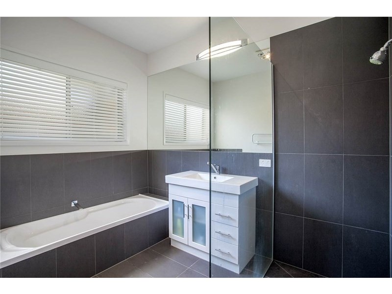 2/1 Herbert Court, Newcomb VIC 3219