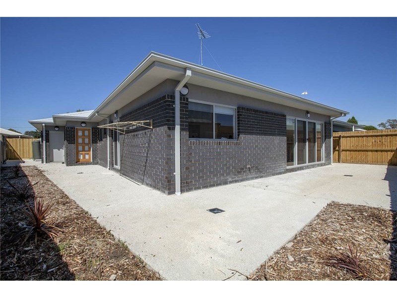 2/1 Herbert Court, Newcomb VIC 3219
