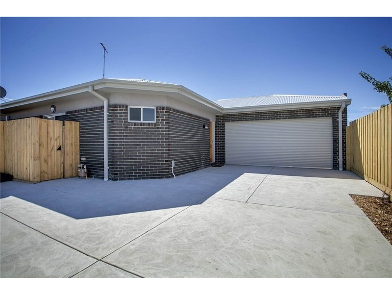 2/1 Herbert Court, Newcomb VIC 3219