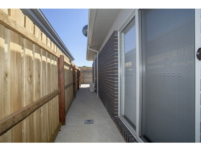 2/1 Herbert Court, Newcomb VIC 3219