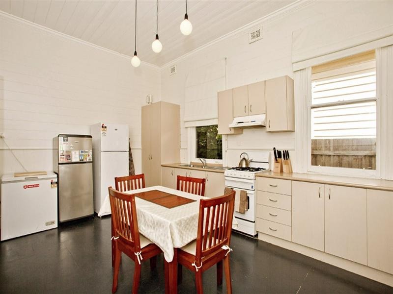 35 Waratah Street, Geelong West VIC 3218