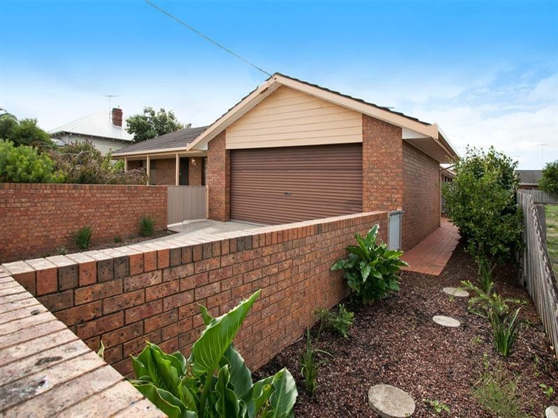 1/24 Percy Street, Newtown VIC 3220