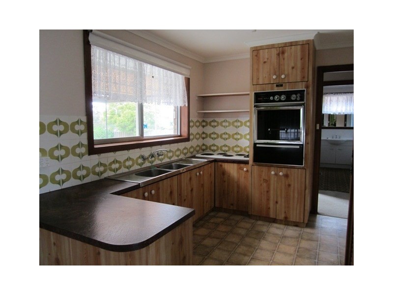 16 Mandama Avenue, Grovedale VIC 3216