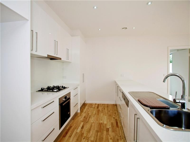 10 Roscommon Place, Herne Hill VIC 3218