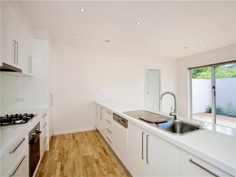 10 Roscommon Place, Herne Hill VIC 3218