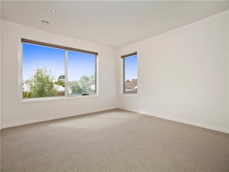 10 Roscommon Place, Herne Hill VIC 3218