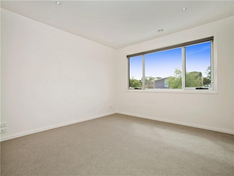 10 Roscommon Place, Herne Hill VIC 3218