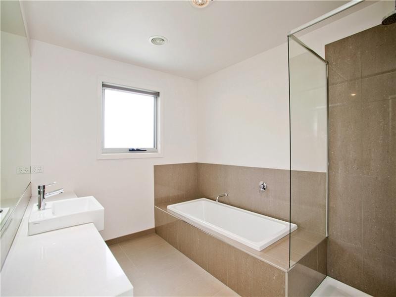 10 Roscommon Place, Herne Hill VIC 3218