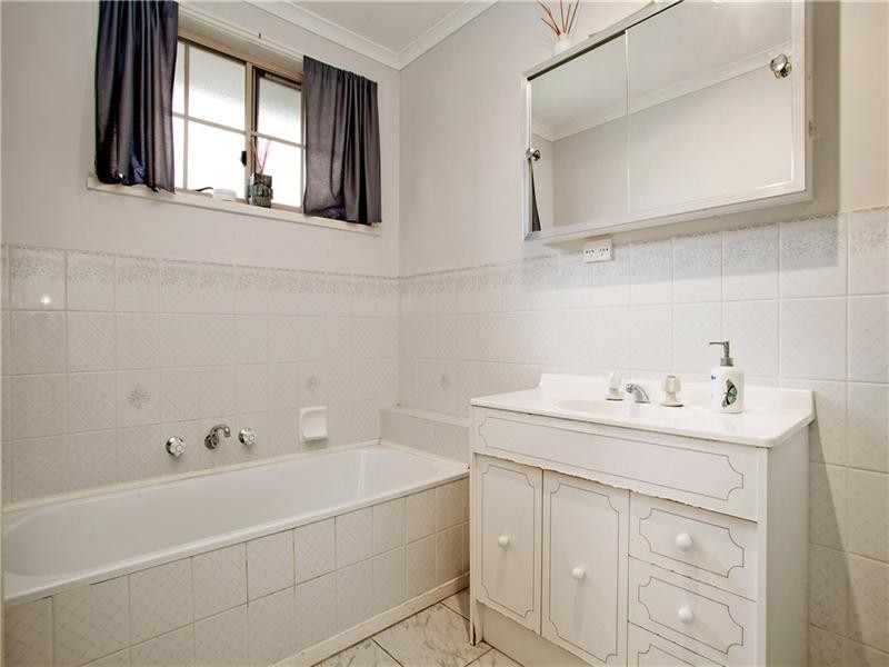 2/35 Beauford Avenue, Bell Post Hill VIC 3215