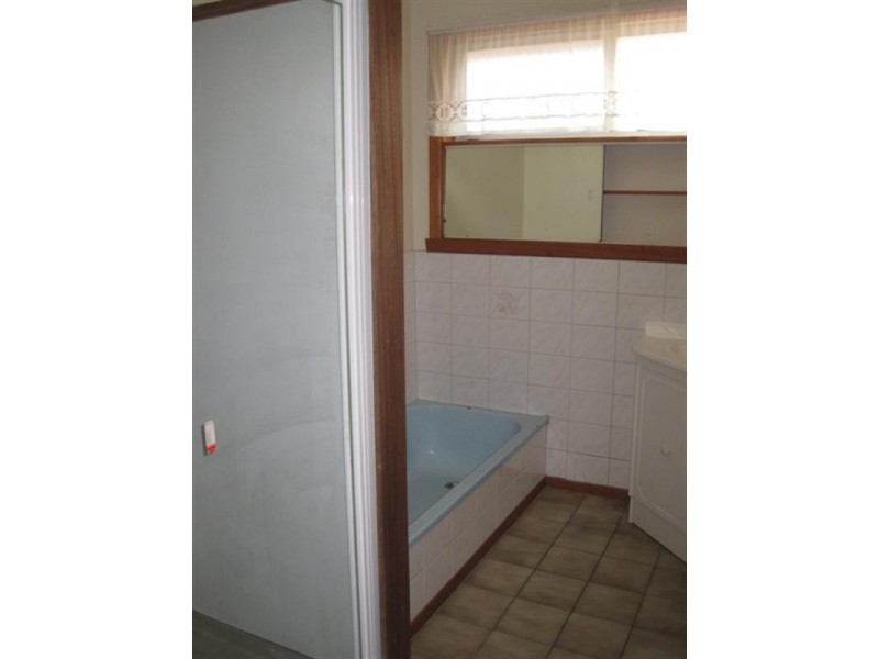 102 Ernest Street, Bell Post Hill VIC 3215