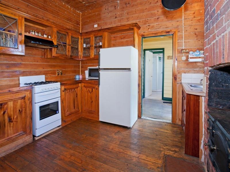 25 Waratah Street, Geelong West VIC 3218