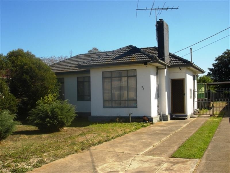25 Pettit Crescent, Norlane VIC 3214