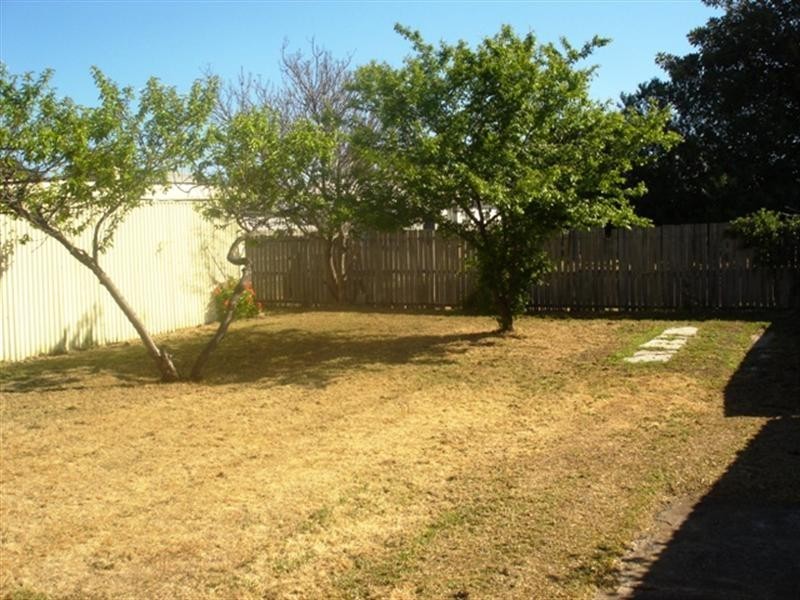 25 Pettit Crescent, Norlane VIC 3214